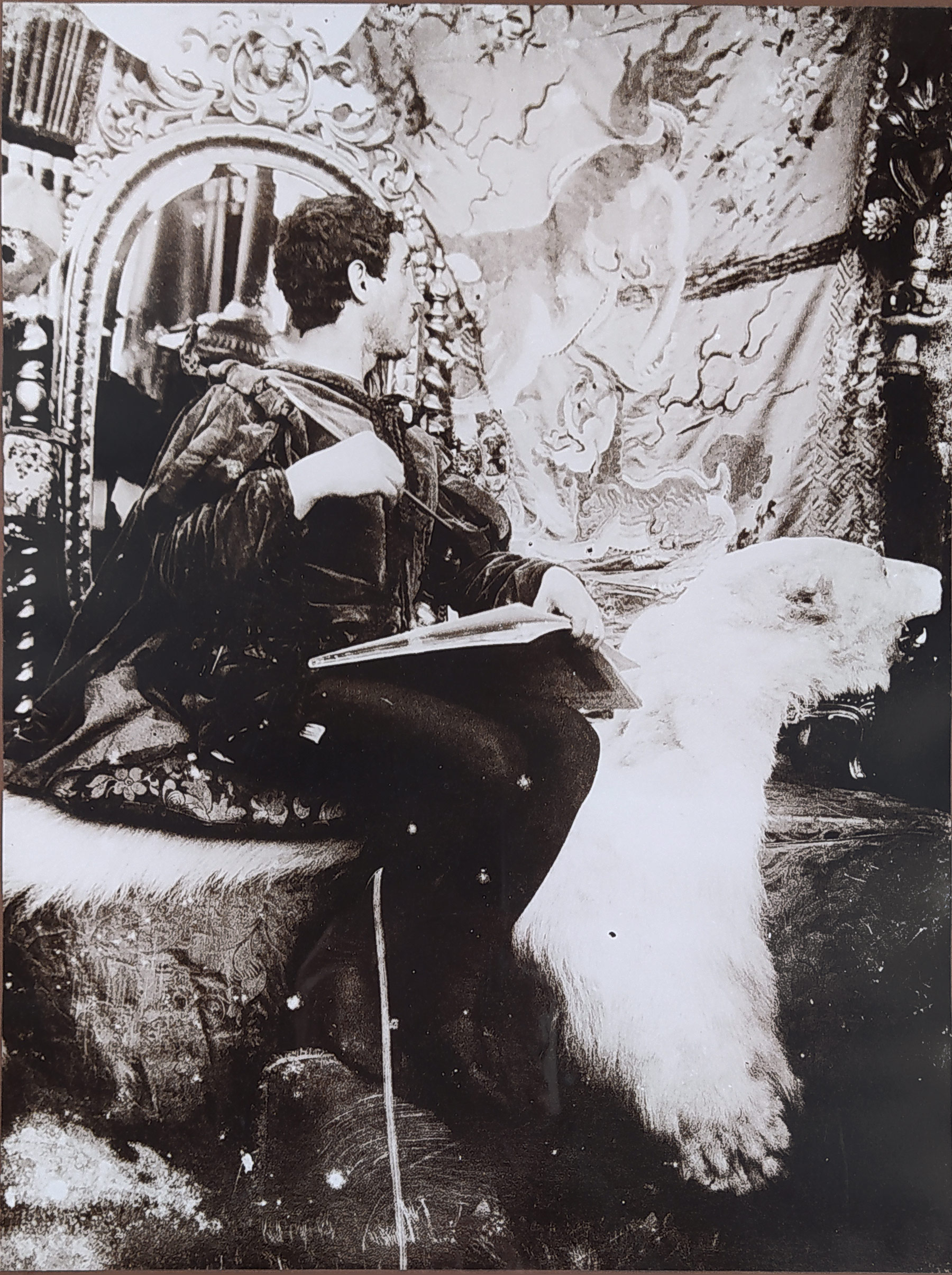 Mucha Alfons – Model for the Title Page of Le Chroniquer de Paris (1903), posmrtný stříbrný želatinový tisk, po 1939