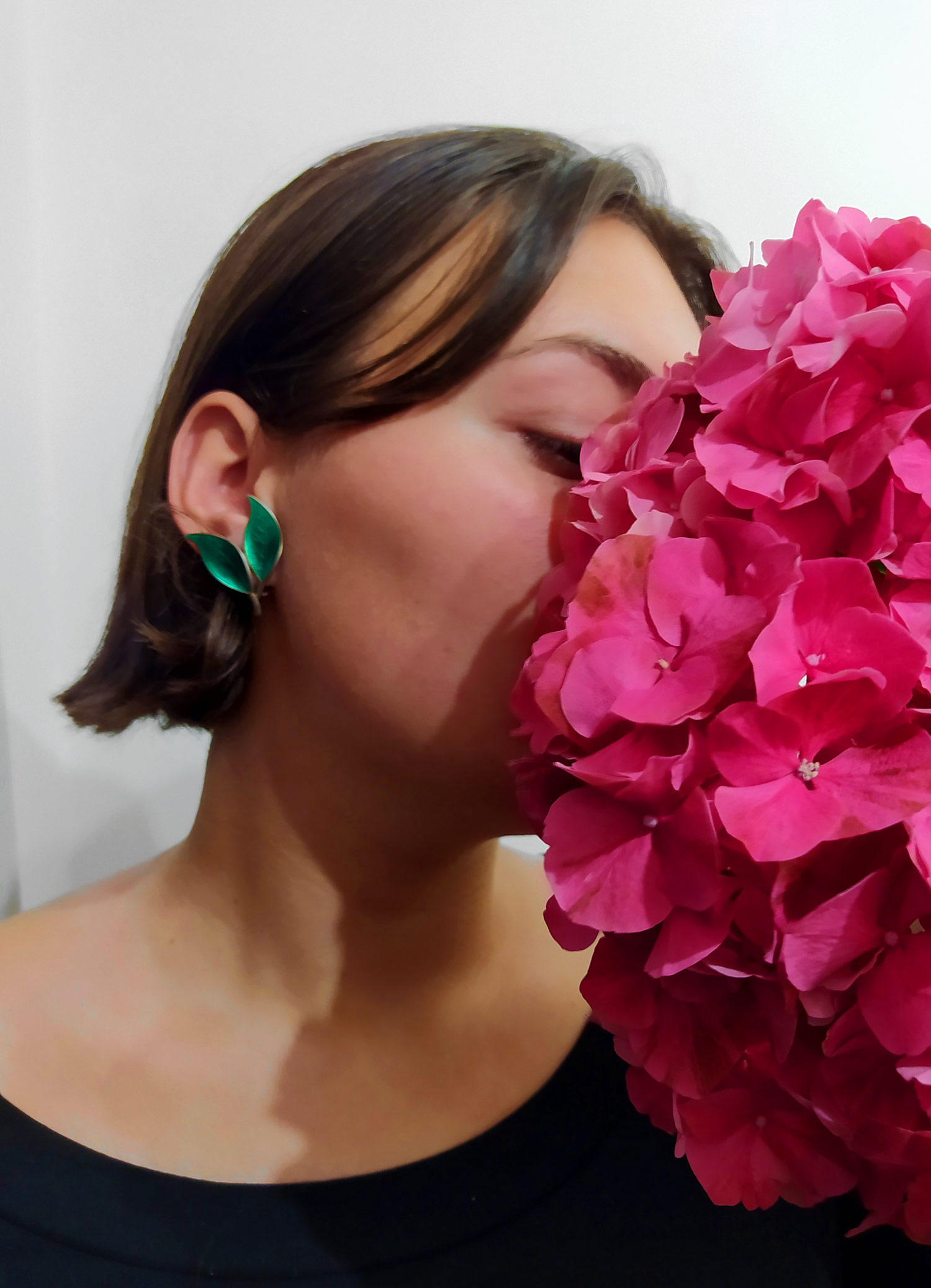 Stříbrné náušnice zdobené emailem, David Anderson, Norsko