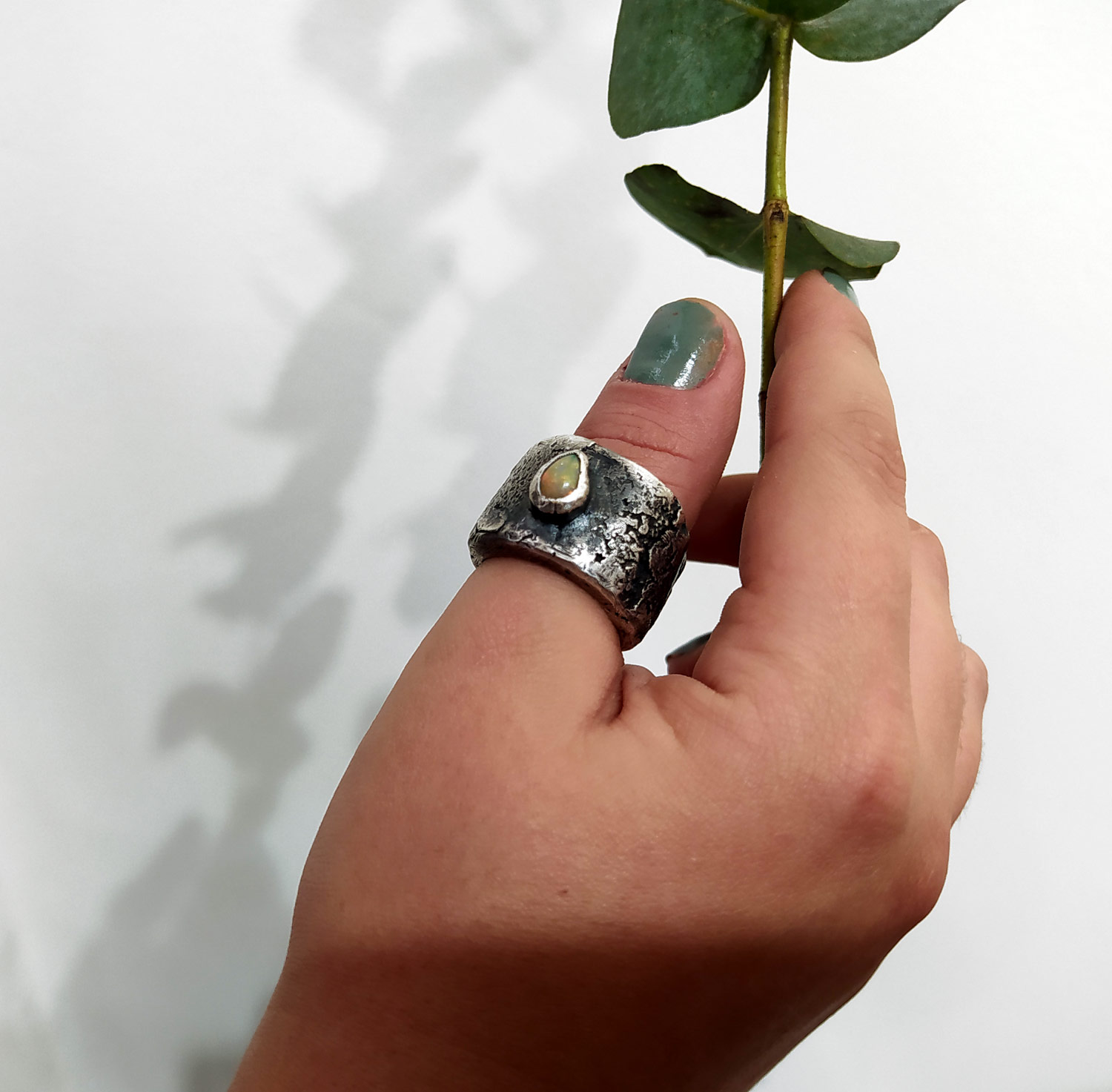 Stříbrný prsten s opálem, Jolanta Krajewska