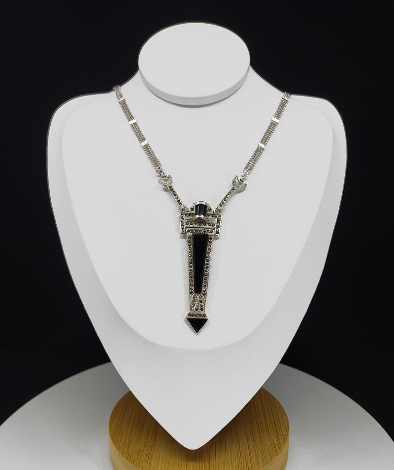 Stříbrný náhrdelník s onyxy a markazity ve stylu Art deco