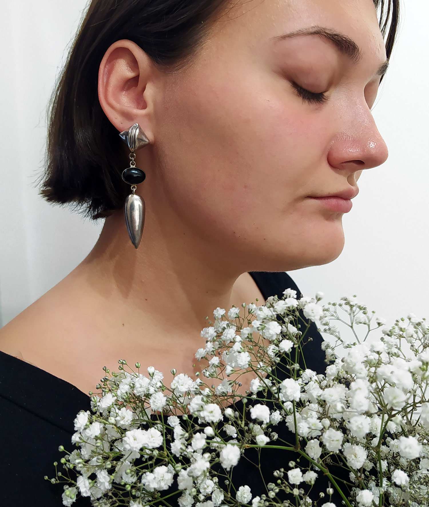 Stříbrné náušnice se sodalitem, původ: Taxco, Mexiko