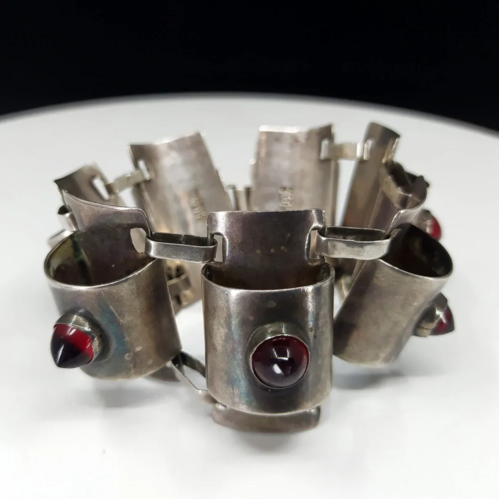 Stříbrný článkový náramek s červenými kameny – Mexiko