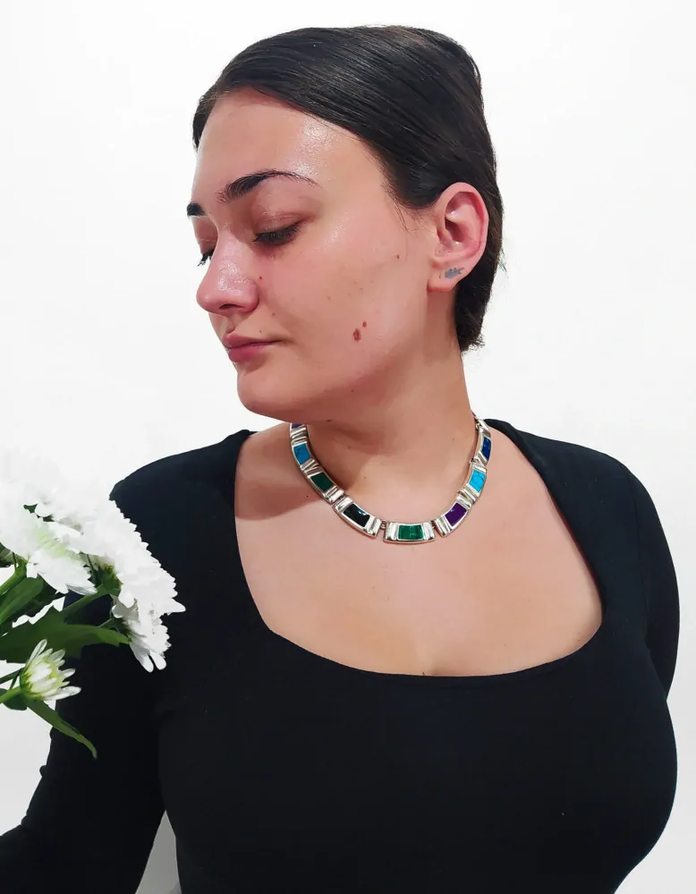 Stříbrný článkový náhrdelník s onyxem, tyrkysem, malachitem, azuritem a fialovým kamenem – Mexico