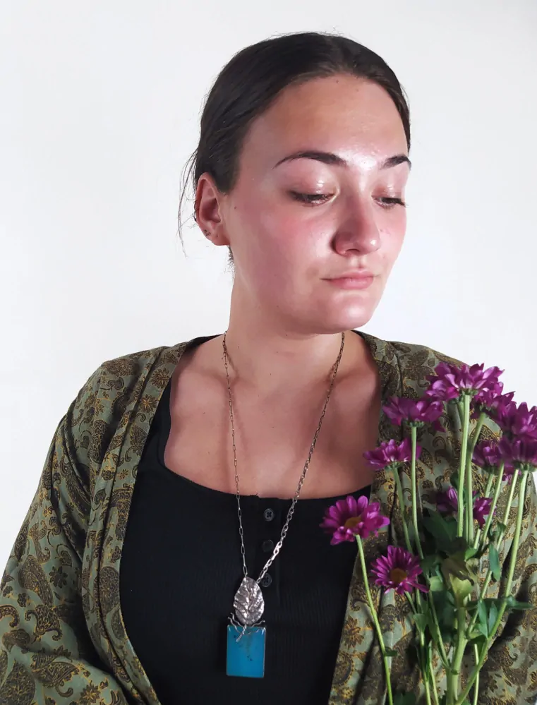 Kinetický stříbrný přívěsek s achátem s rostlinným motivem na řetízku