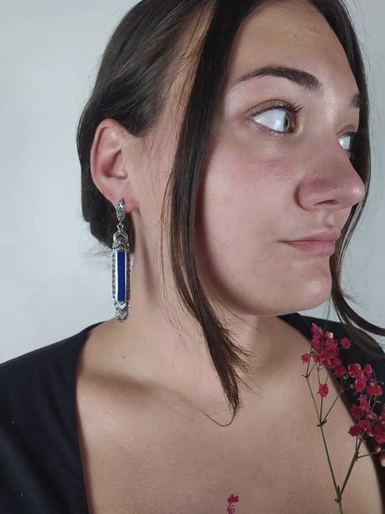 Stříbrné náušnice s markazity a modrými kameny v duchu Art deca