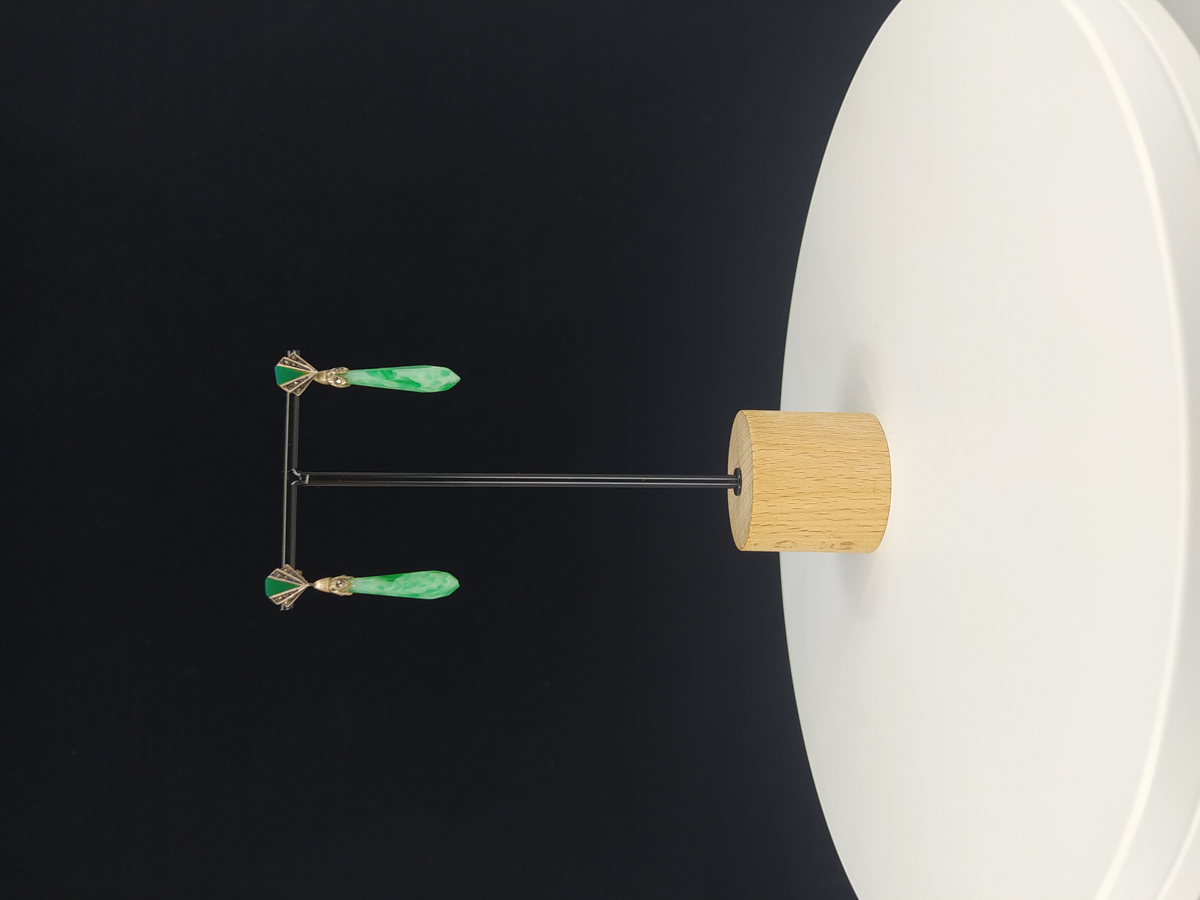 Stříbrné visací náušnice se zeleným kamenem, Německo