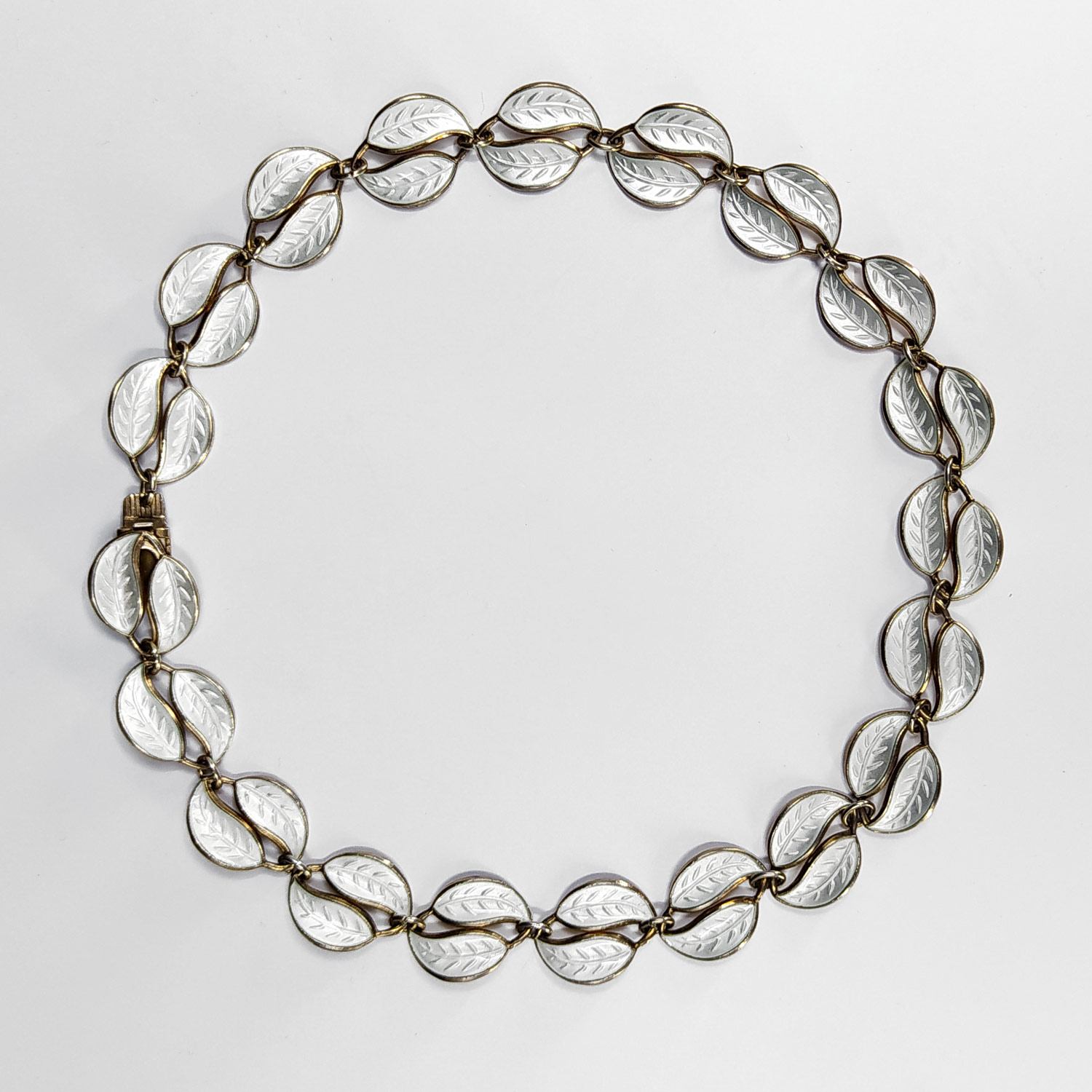 Stříbrný pozlacený náhrdelník zdobený emailem, David Anderson, Norsko