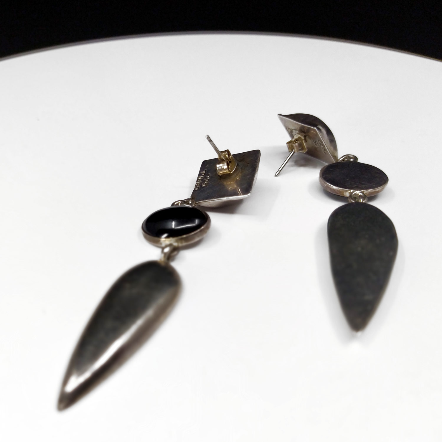 Stříbrné náušnice s onyxy, Taxco, Mexiko