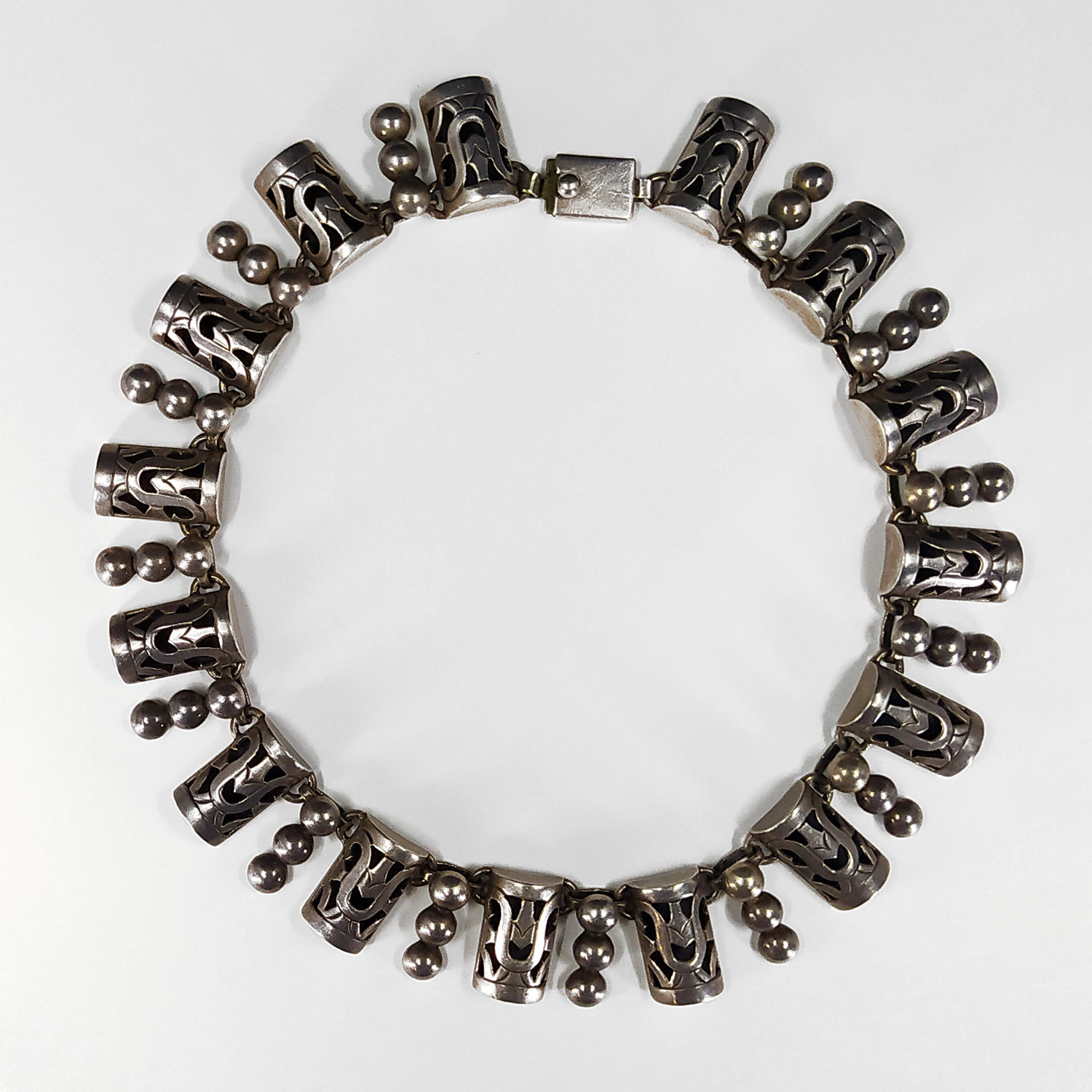 Stříbrný článkový náhrdelník s dutými ověsky, Taxco, Mexiko