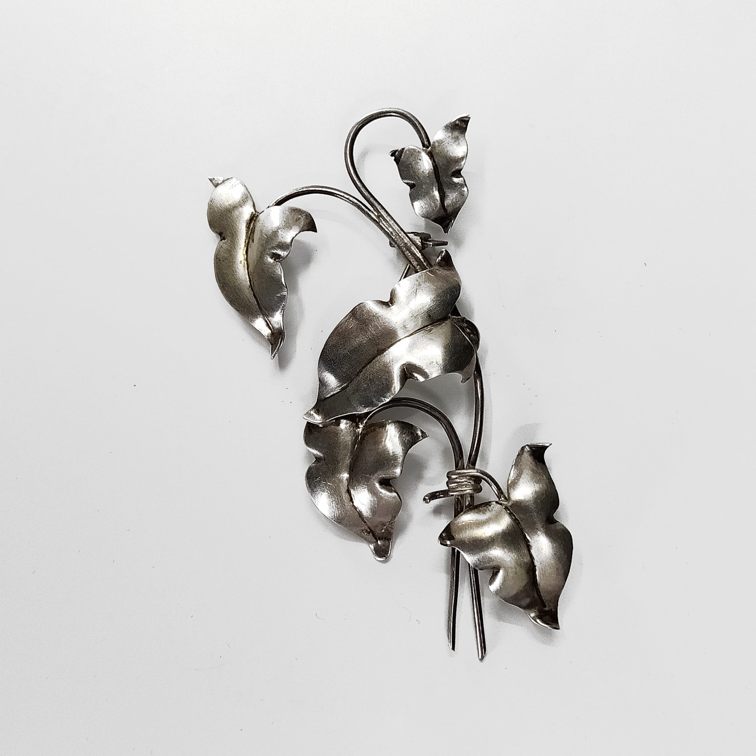 Stříbrná brož s lístky, Mexiko