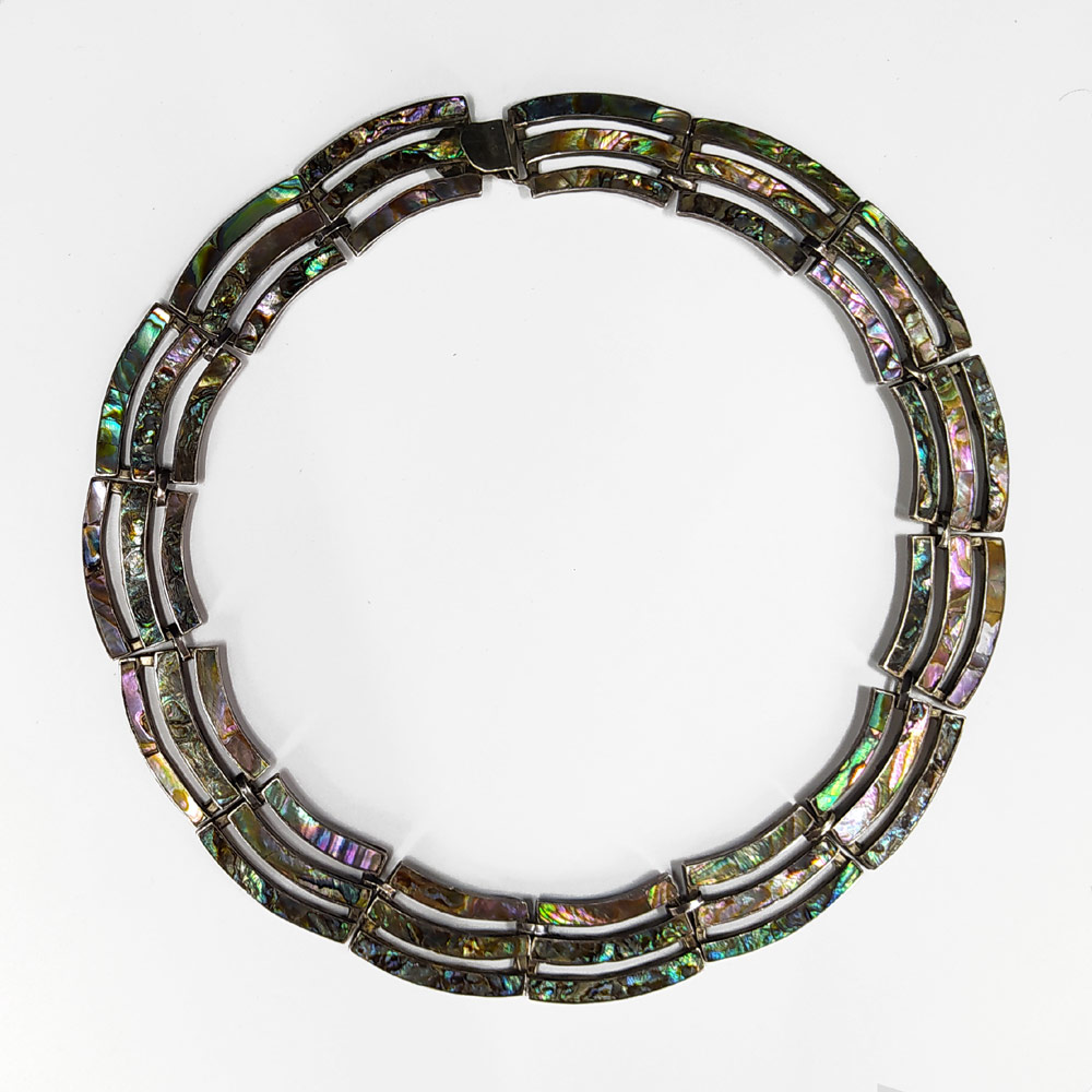 Stříbrný článkový náhrdelník s perletí, Mexiko