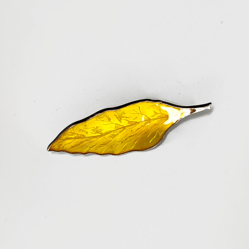 Stříbrná brož zdobená emailem, Brødrene Bjørklund, Dánsko