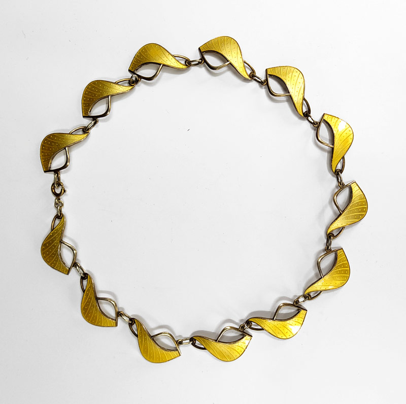 Stříbrný náhrdelník zdobený emailem, Ivar T Holt, Norsko, Oslo