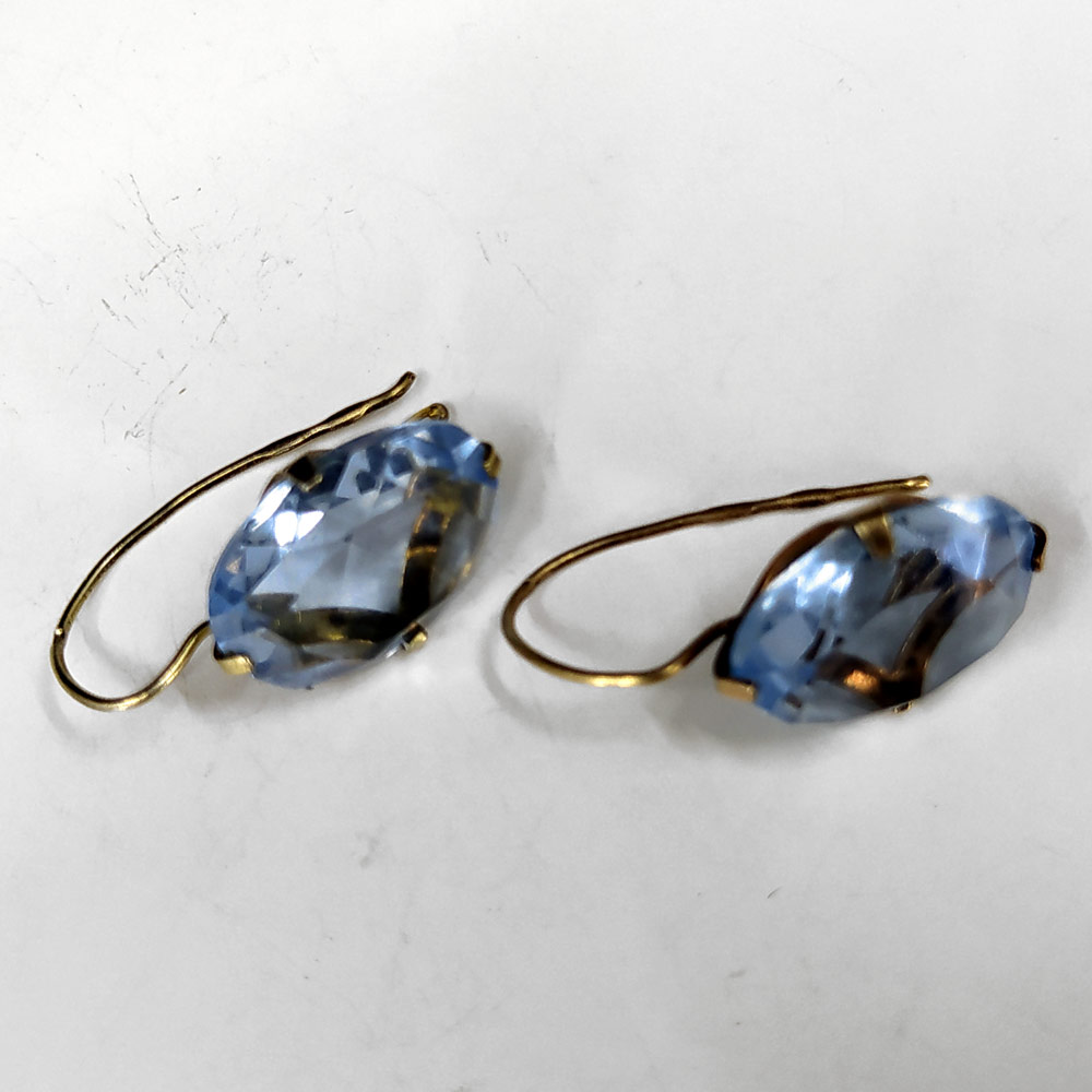 Stříbrné náušnice ze zlaceného stříbra se syntetickými modrými kameny