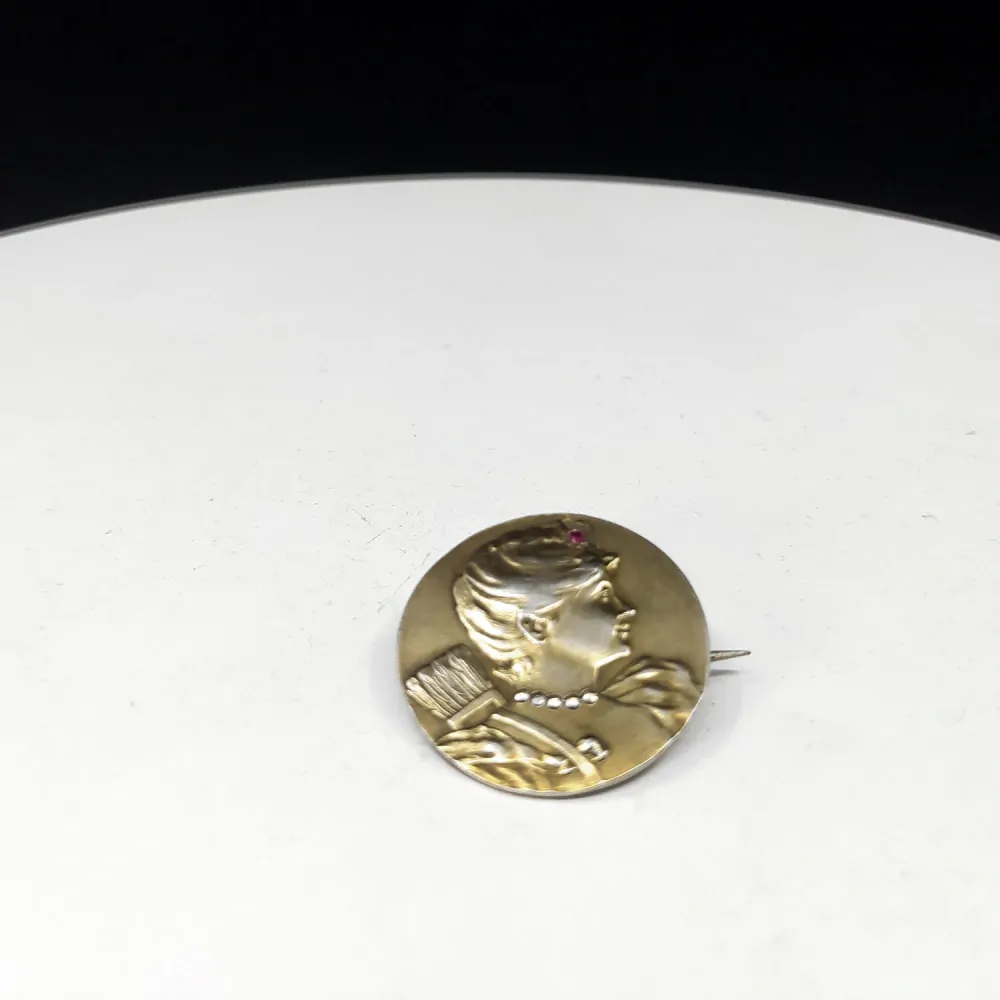 Stříbrná secesní brož – Diana – kolem roku 1900