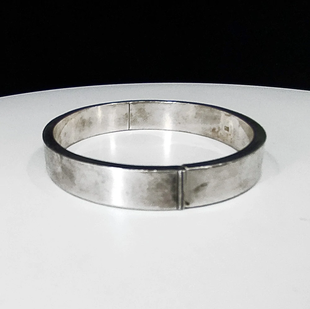 Stříbrný náramek, kruh