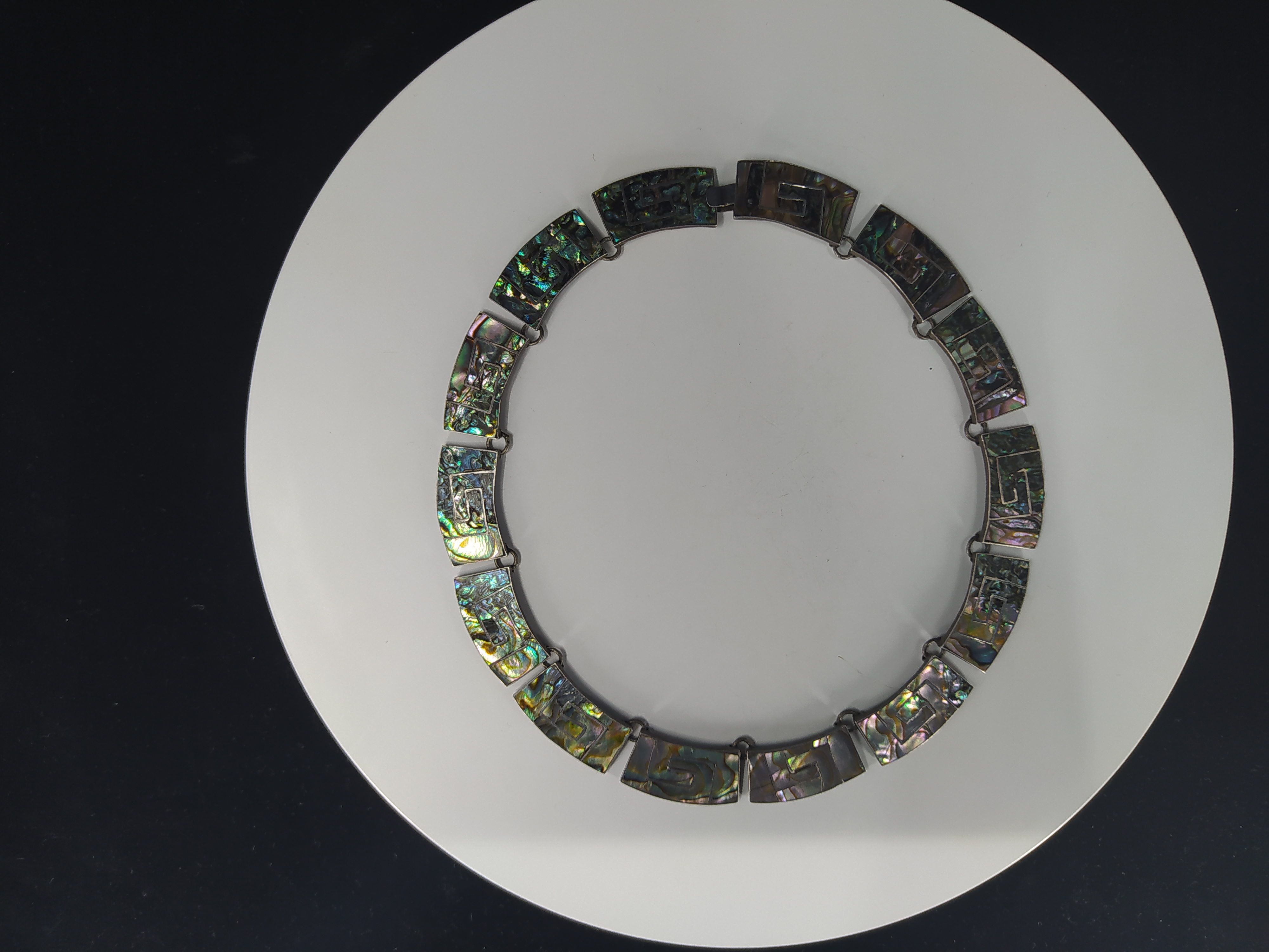 Stříbrný článkový náhrdelník s perletí, geometrický motiv, Taxco, Mexiko