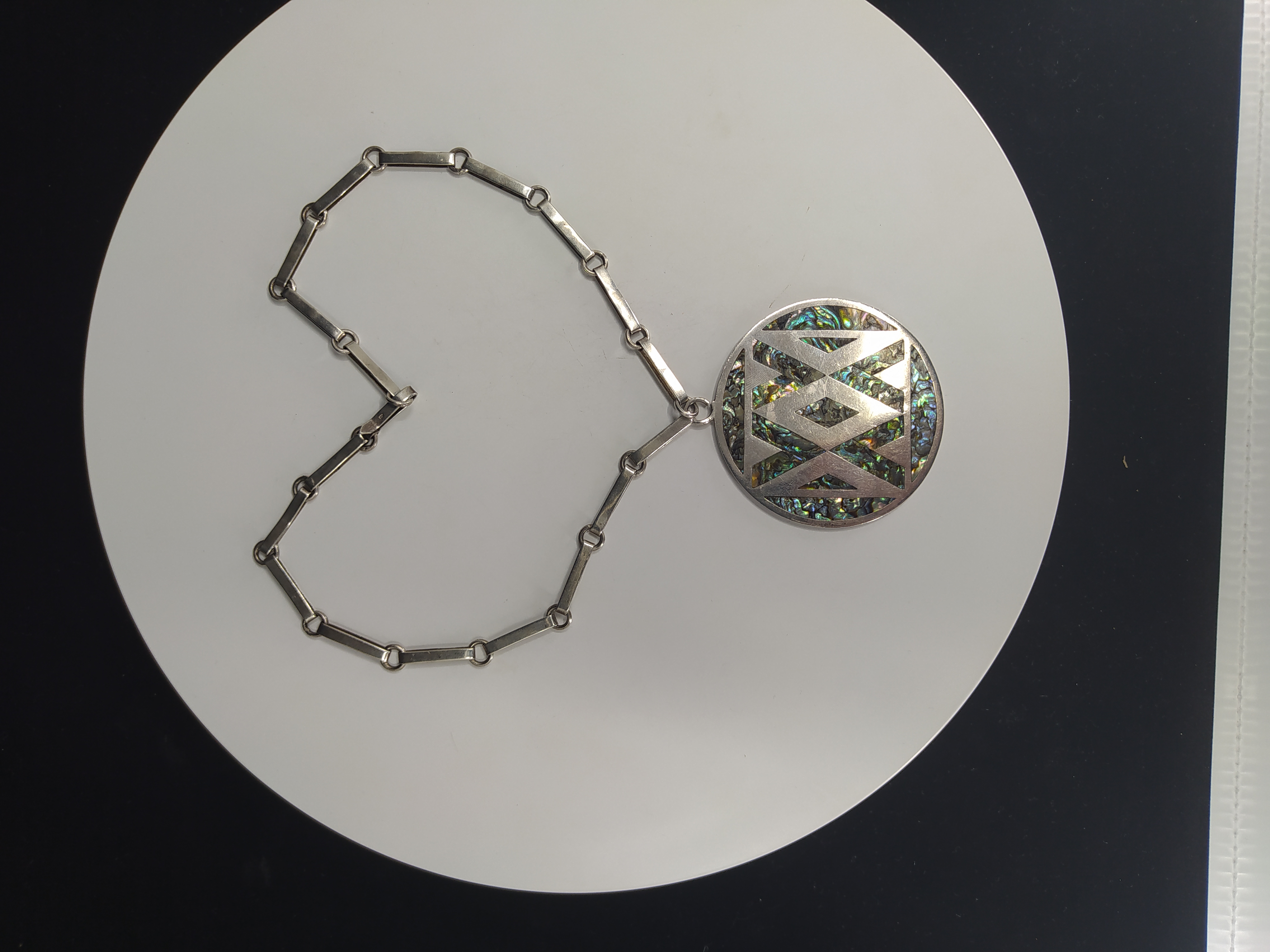 Geometrický stříbrný náhrdelník s perletí, Taxco, Mexiko