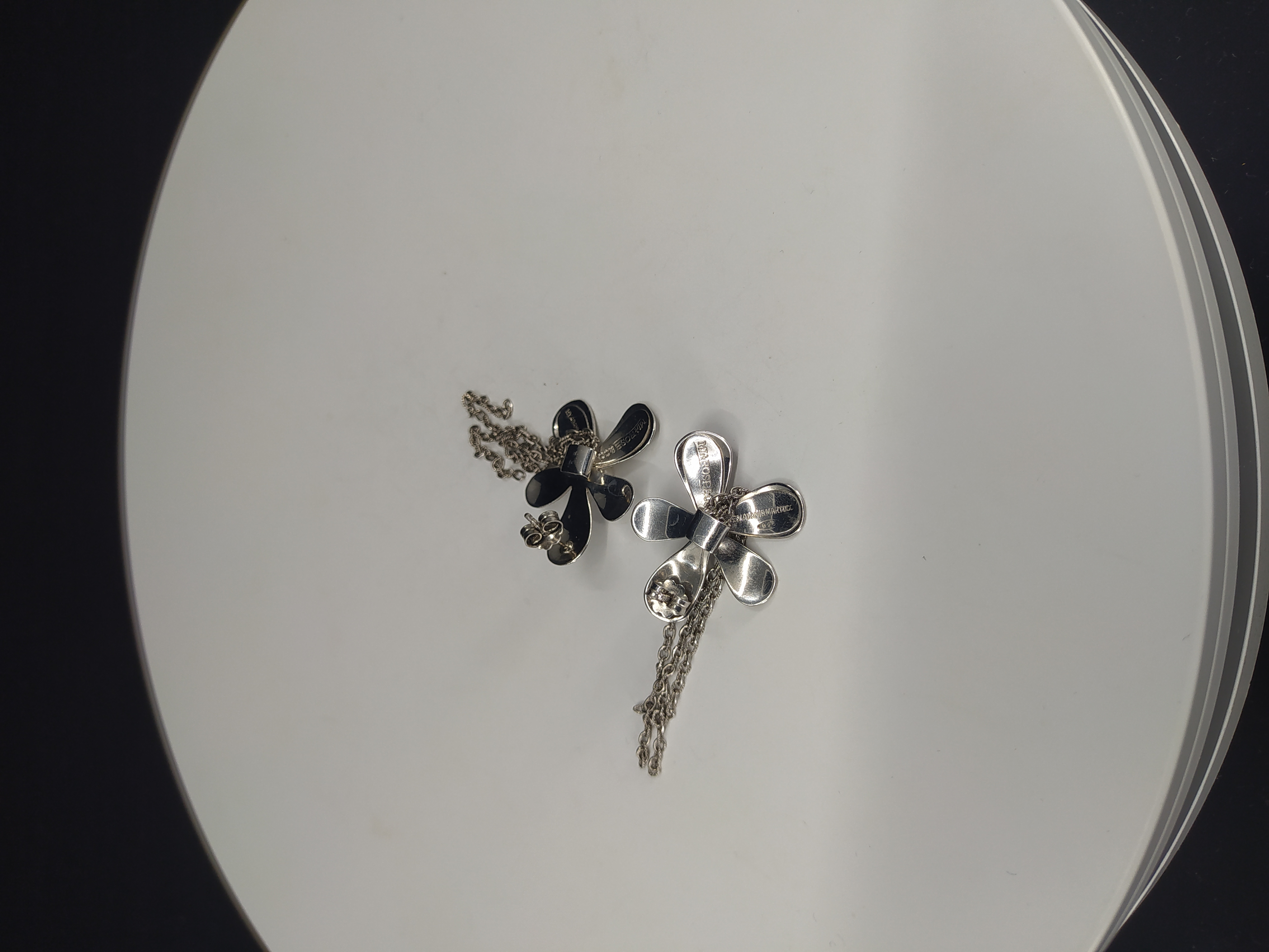 Stříbrné visací náušnice ve tvaru květiny s perličkou, Mia Rose, Itálie