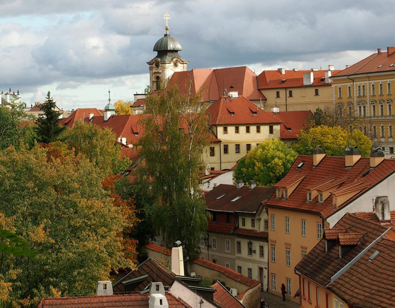 Maran Stanislav Gustav – Praha, Nový Svět s dominantou kostela sv. Jana Nepomuckého, 1916