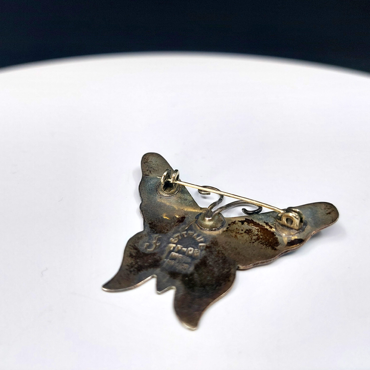 Stříbrná brož ve tvaru motýla se smalty, Jeronimo Fuentes, Taxco, Mexiko