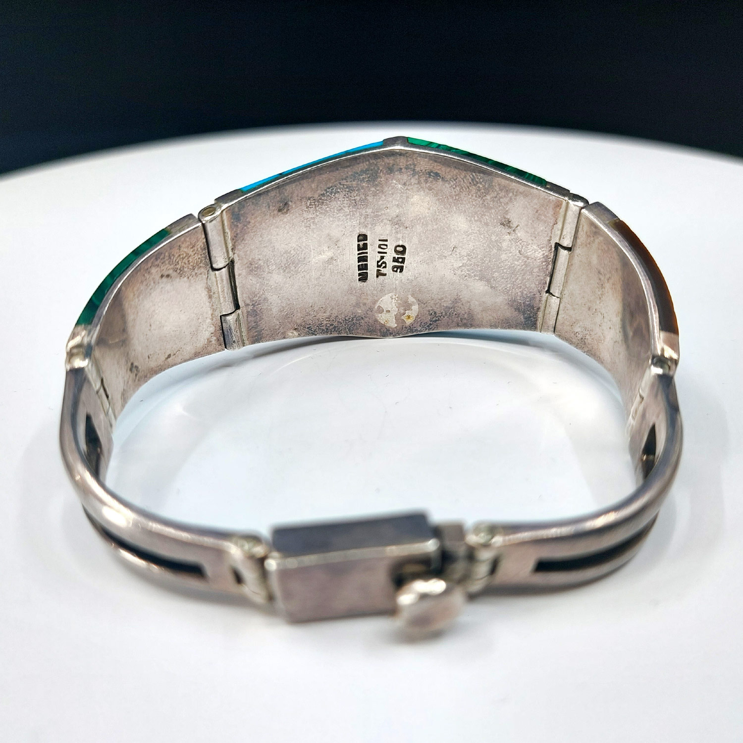 Stříbrný náramek s malachity, tyrkysy a tygřími oky, Taxco, Mexiko