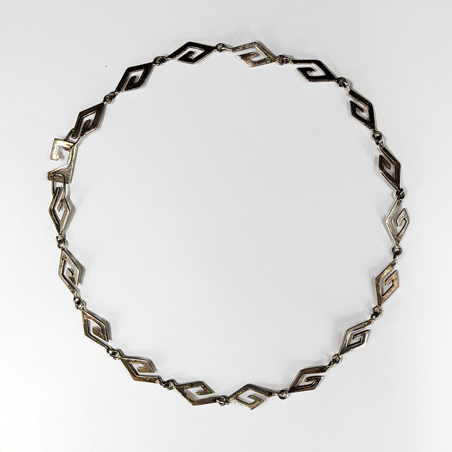 Stříbrný článkový geometrický náhrdelník, 20. století