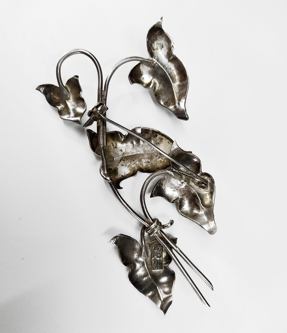 Stříbrná brož s lístky, Mexiko