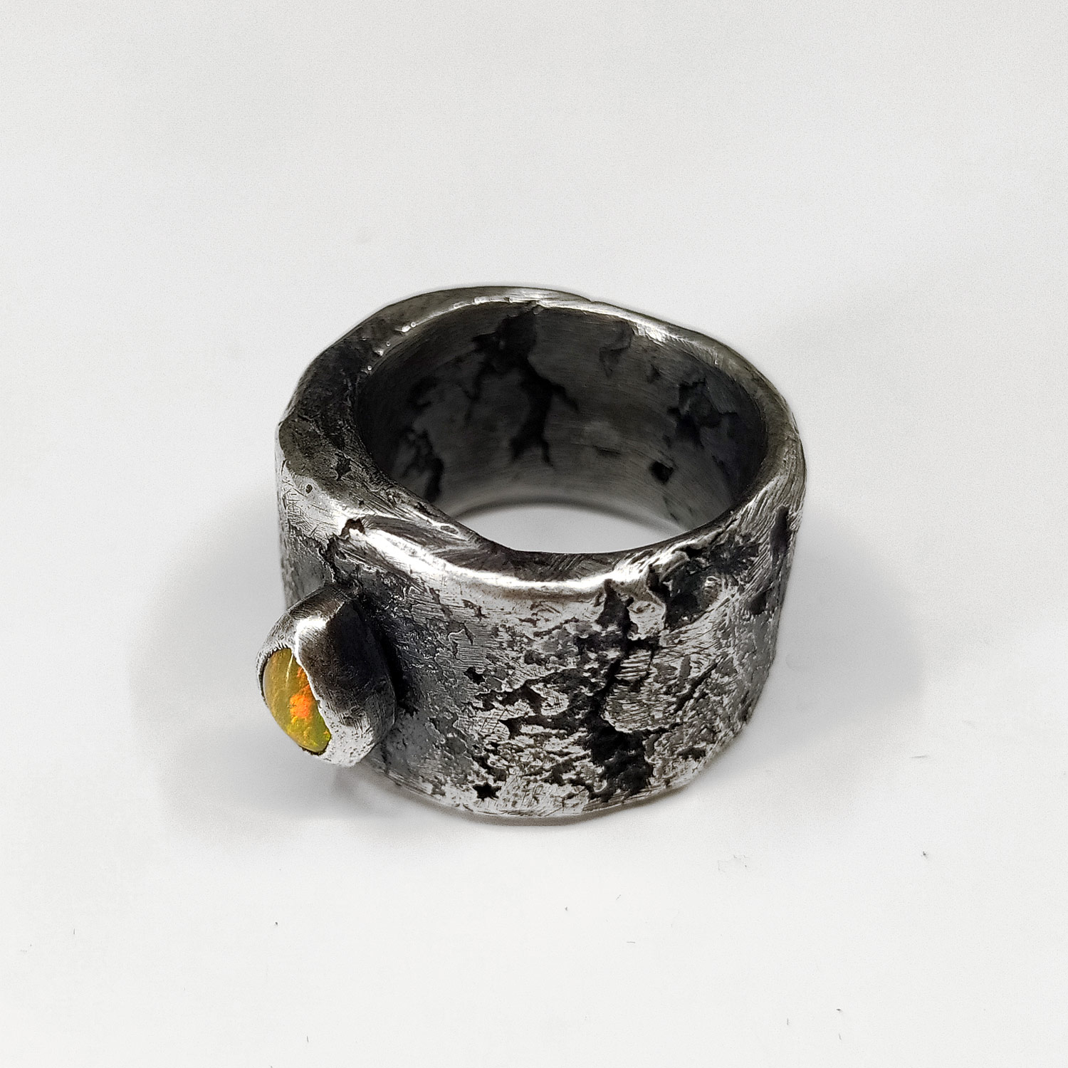 Stříbrný prsten s opálem, Jolanta Krajewska