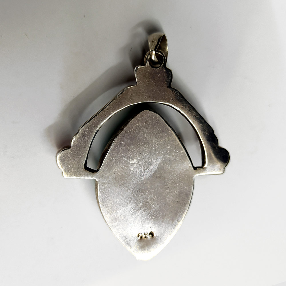 Stříbrný přívěsek s centrálním tyrkysem a korálem