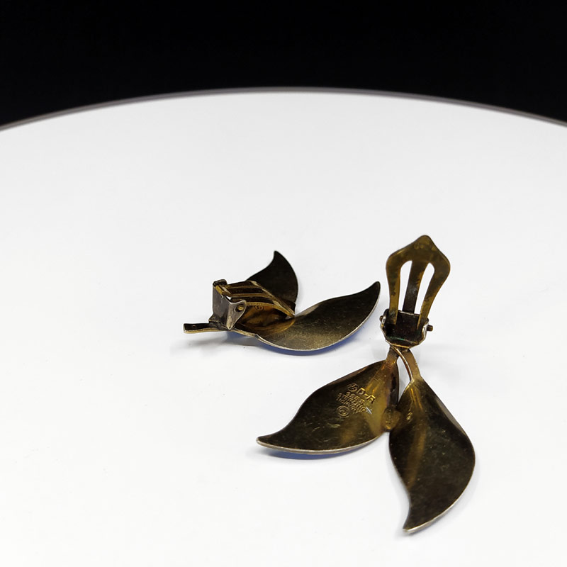 Stříbrné náušnice zdobené emailem, David Anderson, Norsko