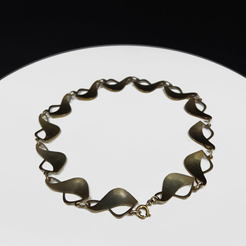 Stříbrný náhrdelník zdobený emailem, Ivar T Holt, Norsko, Oslo