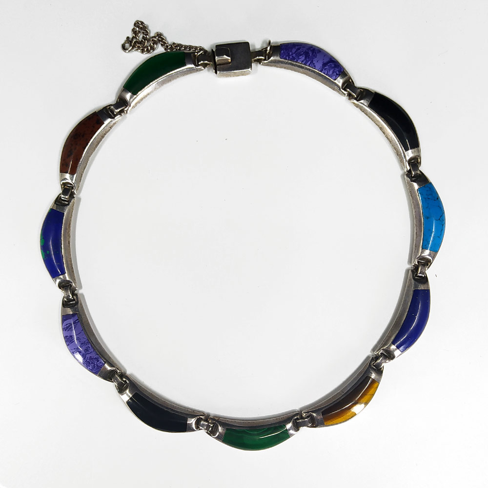 Stříbrný článkový náhrdelník s drahými kameny – malachit, onyx, tyrkys, sodalit, tygří oko, Taxco, Mexiko