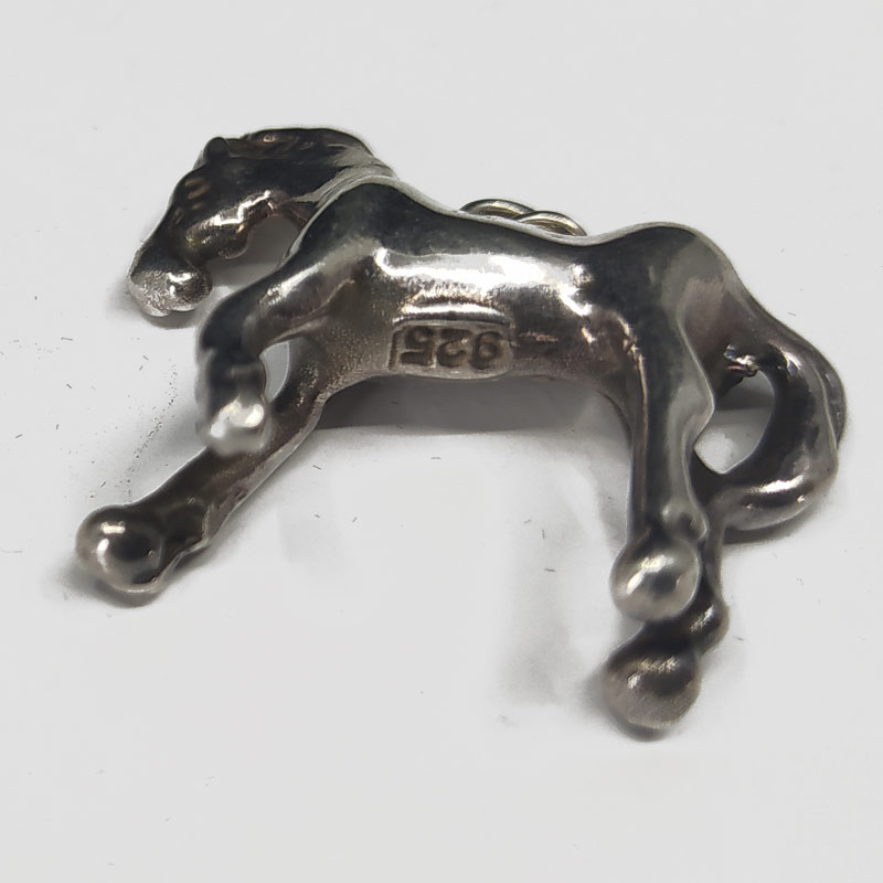 Stříbrný přívěsek ve tvaru koně, Mexiko