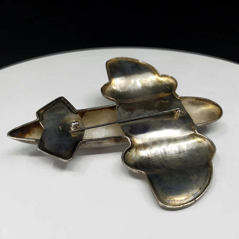 Stříbrná brož tepaná – ve tvaru letadla