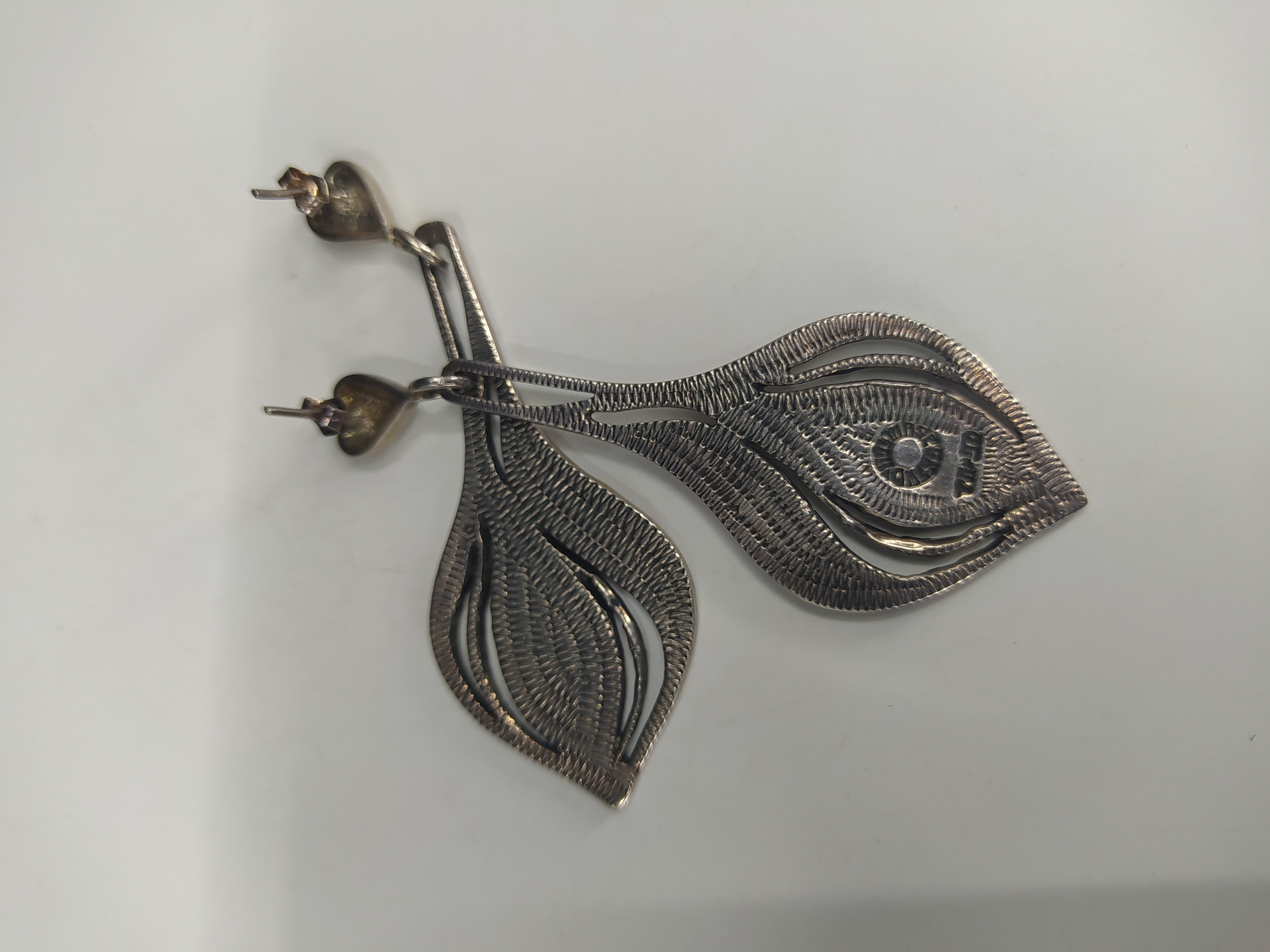 Stříbrné visací náušnice se srdíčkem a motivem granátového jablka, Evropa