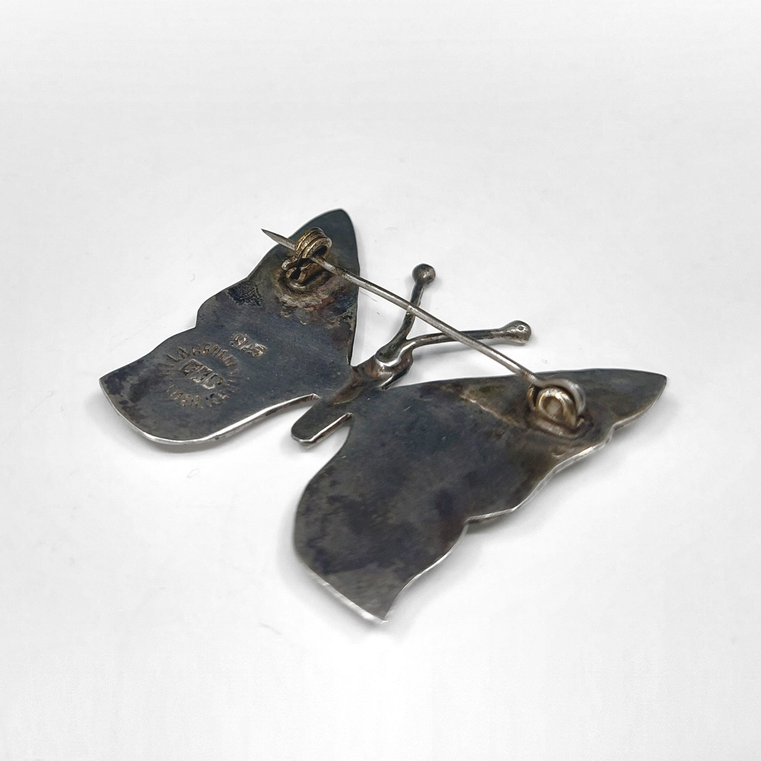 Stříbrná brož ve tvaru motýla s perletí, Cuernavaca, Mexiko