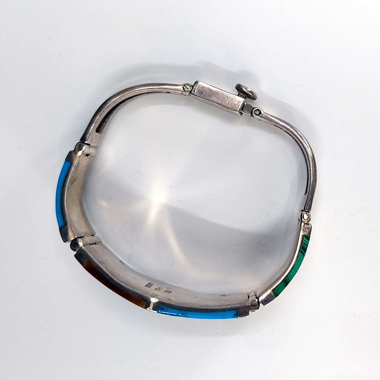 Stříbrný náramek s malachity, tyrkysy a tygřími oky, Taxco, Mexiko