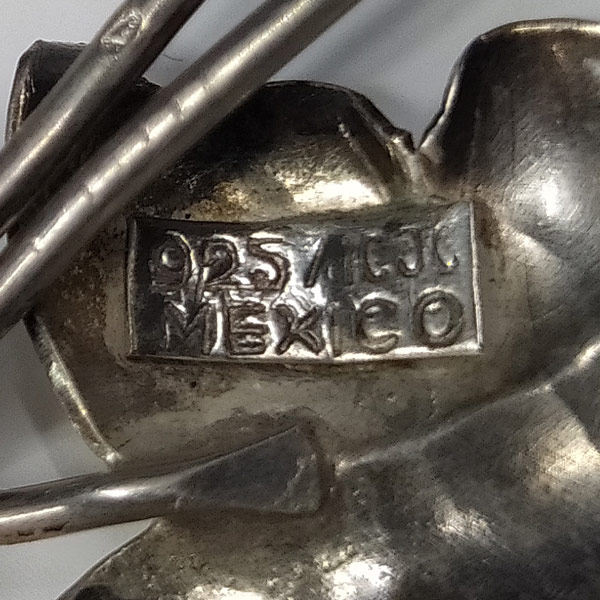 Stříbrná brož s lístky, Mexiko