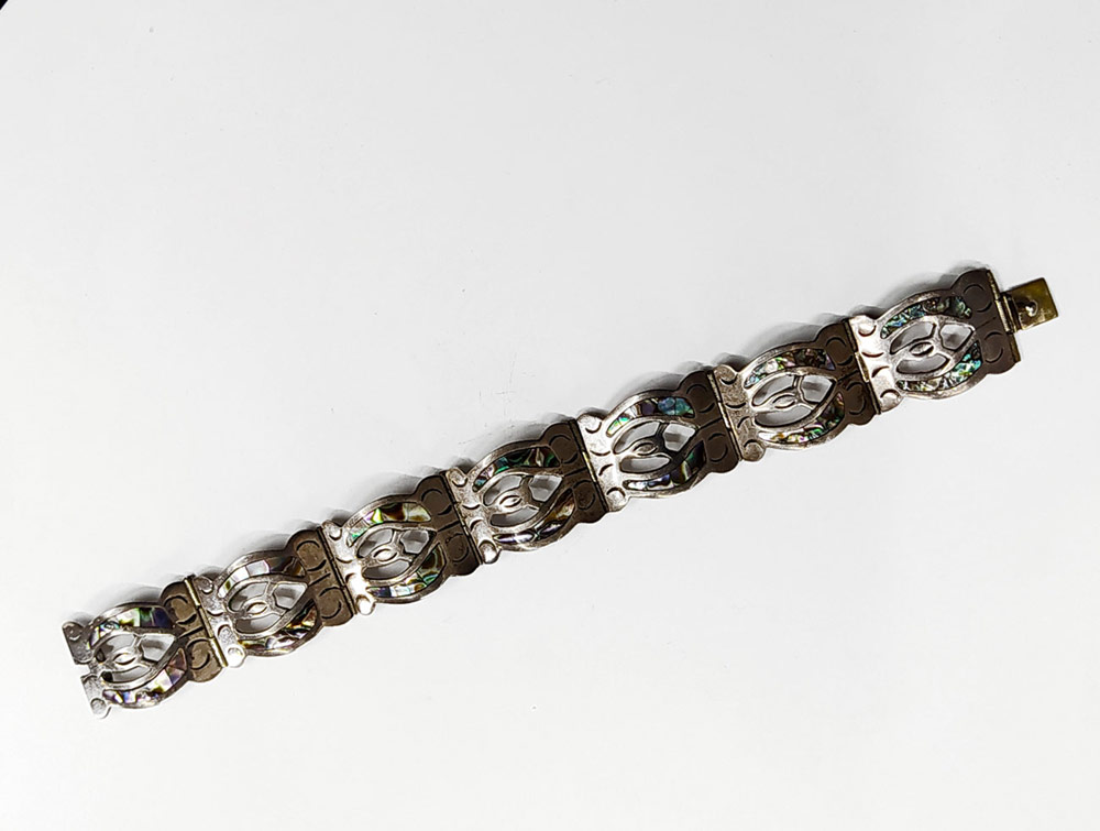 Stříbrný prořezávaný náramek s perletí (Abalone mušle), Mexiko
