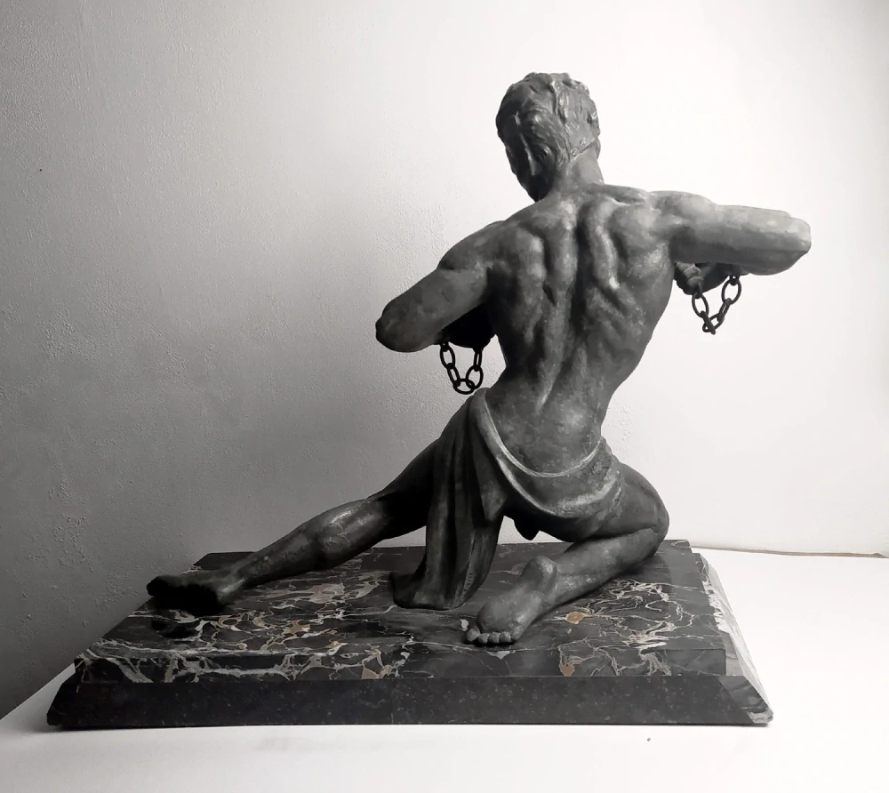 Roncourt, Jean de – Herkules (Héraklés), bronzová socha na mramorovém podstavci, ca 1930