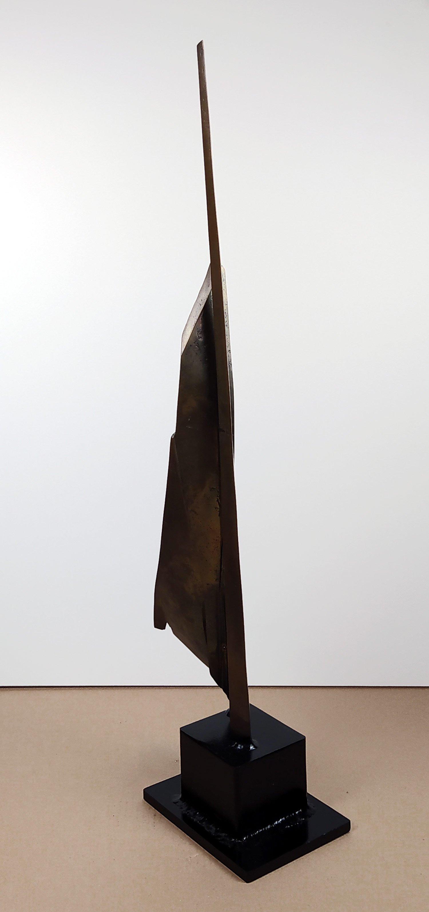 Seguineau Robert – Abstraktní kompozice, plastika z patinovaného bronzu, celková výška 88 cm, ca 1970