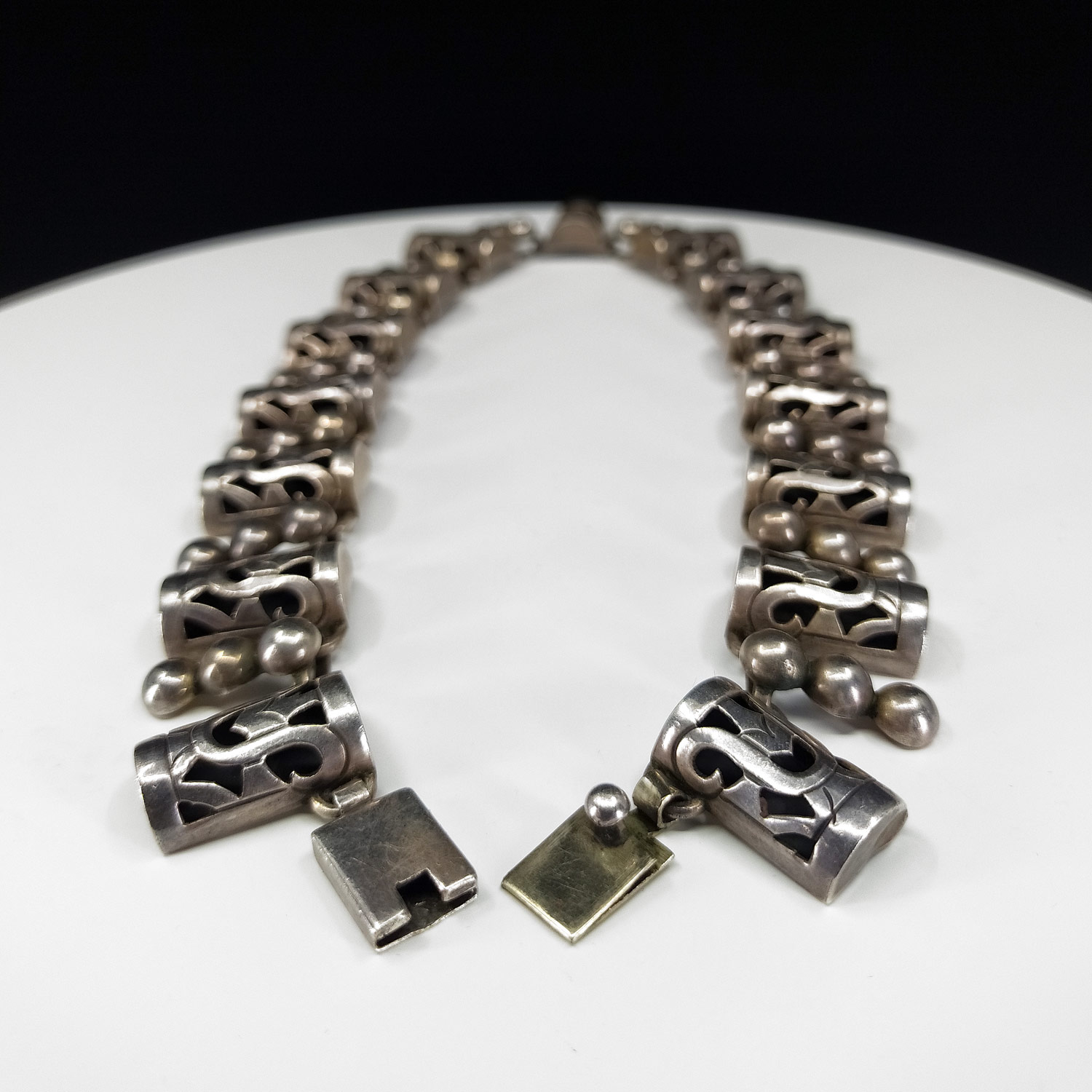 Stříbrný článkový náhrdelník s dutými ověsky, Taxco, Mexiko