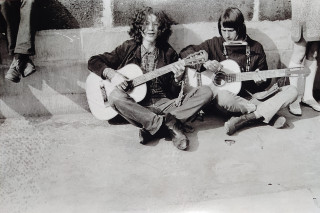 Rysová Hana – Jaroslav Hutka a Petr Kalandra, velkoformátová autorská fotografie, 1967