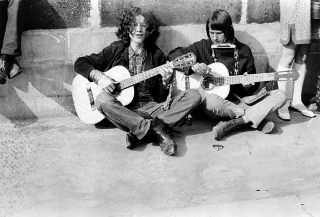 Rysová Hana – Jaroslav Hutka a Petr Kalandra, autorská fotografie, 1968
