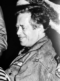 Rysová Hana – Václav Havel, velkoformátová autorská fotografie, ca 1990